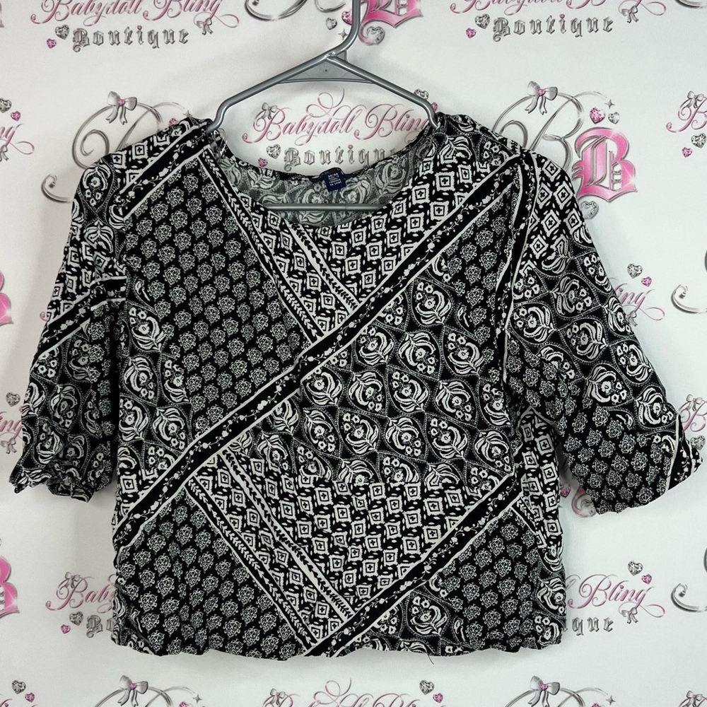 UK2LA top open back paisley floral flowers Black and White Geometric Blouse